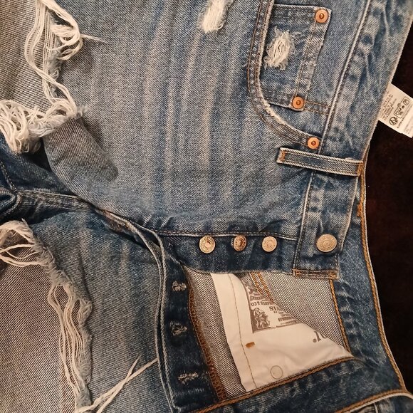 Denim shorts - Picture 2 of 3